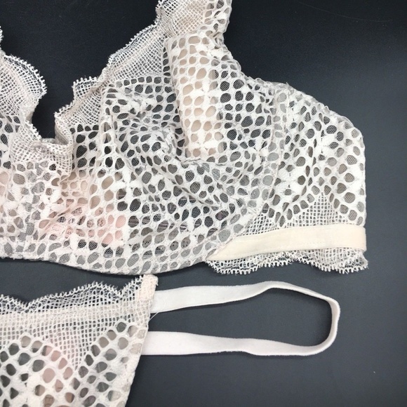 36C M Victoria's Secret Scoop Bra V-String Set - Picture 6 of 8